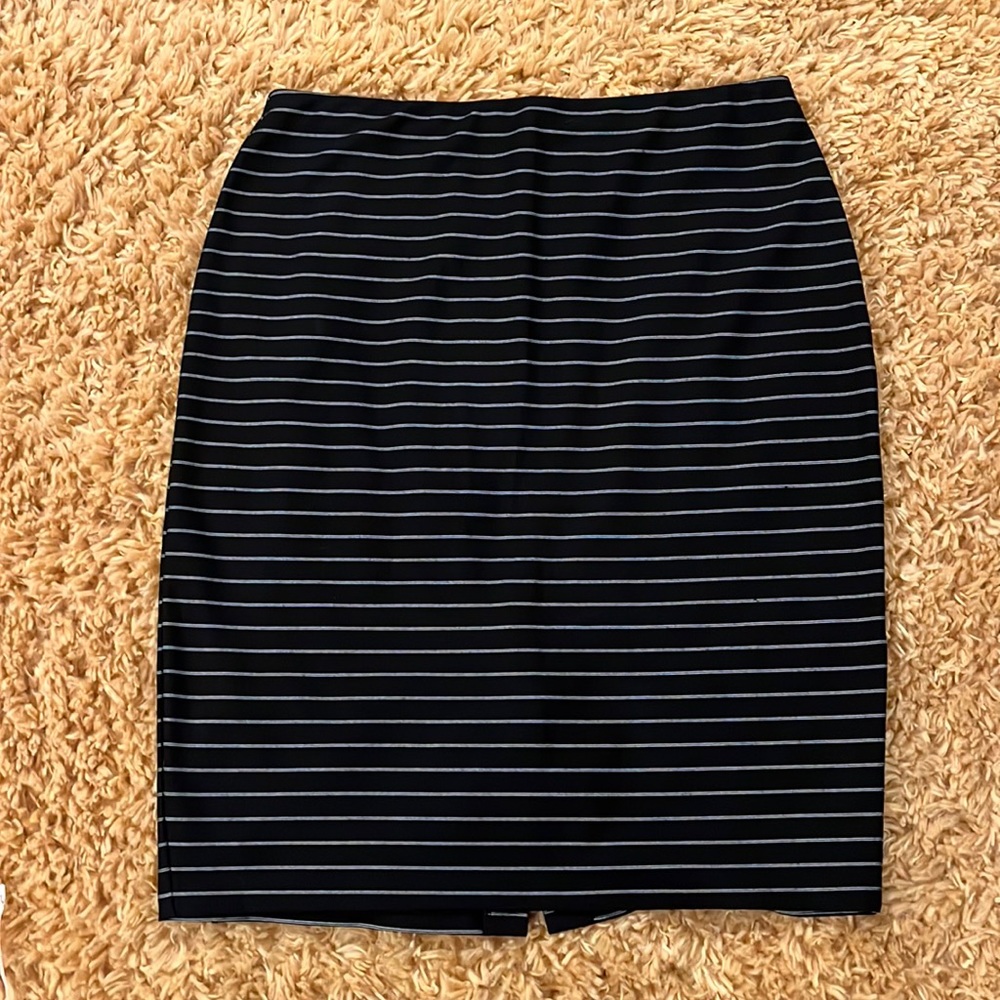 WHBM B&W striped stretchy skirt size M
